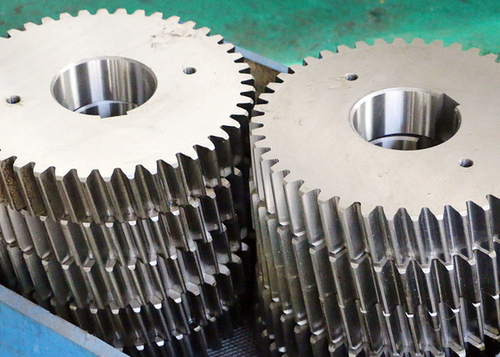 AISI 8620 20CrNiMoA Helix Single Helical Gear z 4 modułami do płynnego przekazywania mocy