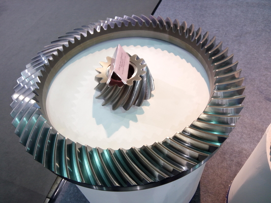 Power Skiving Pinion Spiral Bevel Gear 18CrNiMo7 Stal typu Gleason